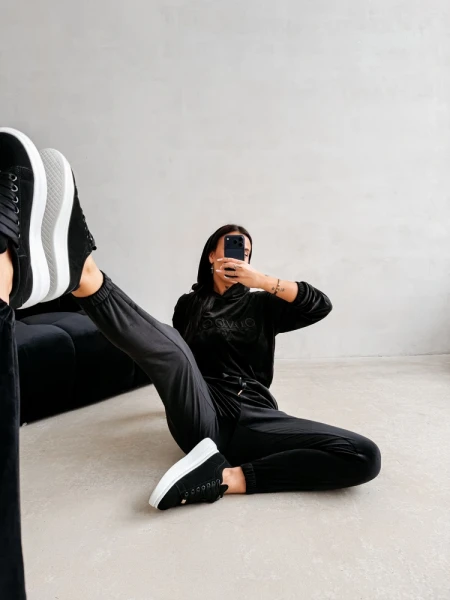 Welurowy komplet damski OLAVOGA BELORE 2026 czarny - maWer Fashion