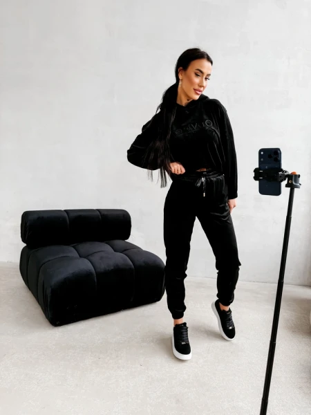 Welurowy komplet damski OLAVOGA BELORE 2026 czarny - maWer Fashion