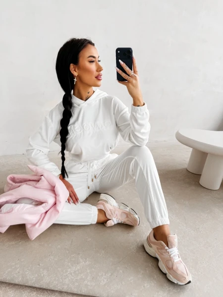 Welurowy komplet damski OLAVOGA BELORE 2026 ecru - maWer Fashion