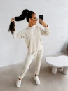 Welurowy komplet damski OLAVOGA BELORE 2026 beżowy - maWer Fashion