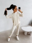 Welurowy komplet damski OLAVOGA BELORE 2026 beżowy - maWer Fashion