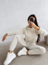 Welurowy komplet damski OLAVOGA BELORE 2026 beżowy - maWer Fashion