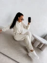 Welurowy komplet damski OLAVOGA BELORE 2026 beżowy - maWer Fashion