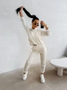 Welurowy komplet damski OLAVOGA BELORE 2026 beżowy - maWer Fashion