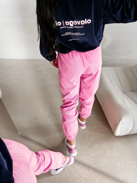 Spodnie damskie OLAVOGA RIBO 2026 pudrowy róż - maWer Fashion