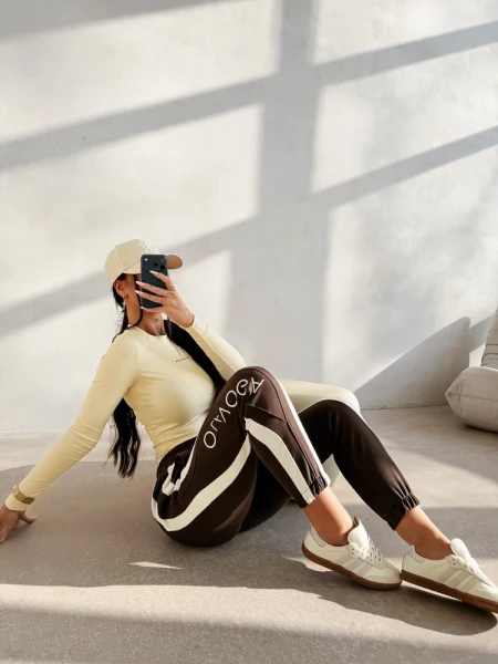 Spodnie damskie OLAVOGA FIKOR 2026 brąz - maWer Fashion