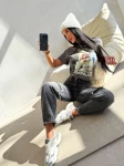 T-shirt damski OLAVOGA EARNED 2026 grafit - maWer Fashion