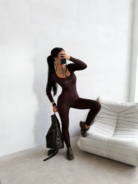 Kombinezon damski OLAVOGA ICONA 2026 brązowy - maWer Fashion