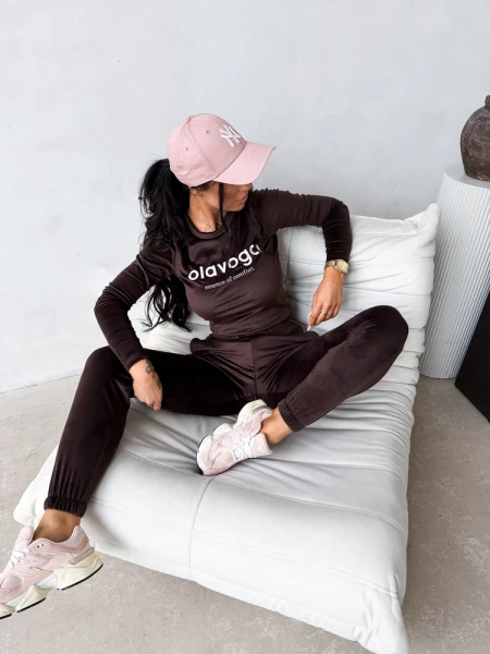 Komplet damski OLAVOGA SELIRA 2026 brązowy - maWer Fashion