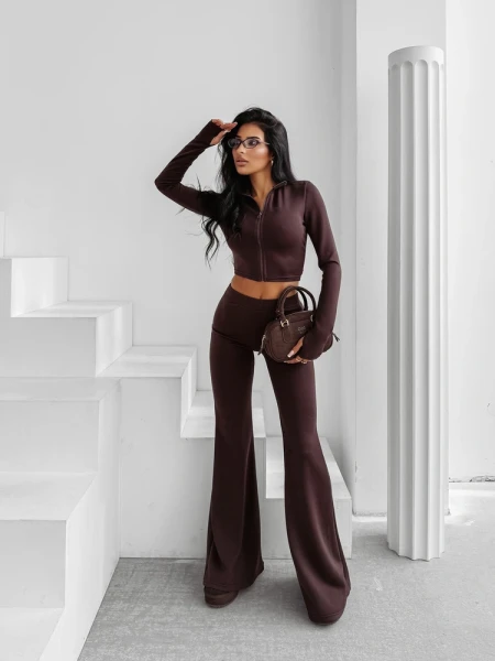 Komplet damski OLAVOGA WINDSCRIPT 2025 brąz - maWer Fashion