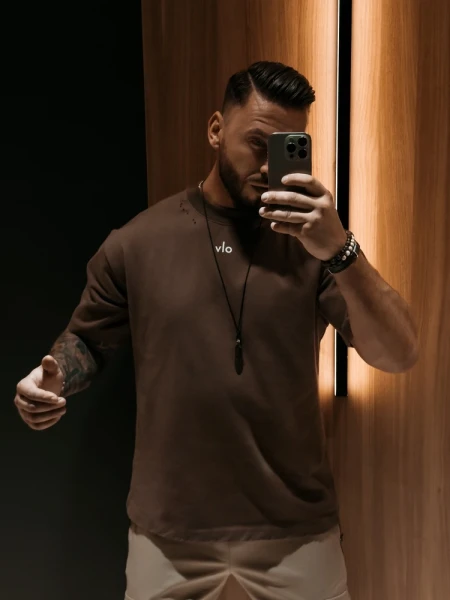 T-shirt męski OLAVOGA NOVAVEON 2026  brązowy - maWer Fashion