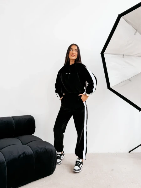 Welurowy komplet damski OLAVOGA NOELLE 2026 czarny - maWer Fashion