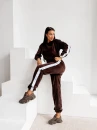 Welurowy komplet damski OLAVOGA NOELLE 2026 brązowy - maWer Fashion