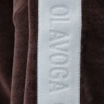 Welurowy komplet damski OLAVOGA NOELLE 2026 brązowy - maWer Fashion