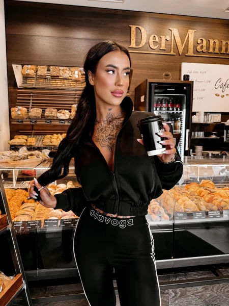 Bluza damska OLAVOGA ROSEA 2026 czarna - maWer Fashion