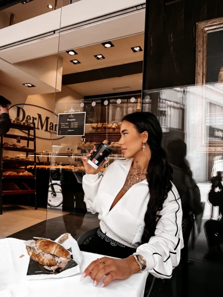Bluza damska OLAVOGA ROSEA 2026 ecru - maWer Fashion