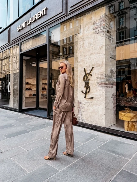 Komplet damski OLAVOGA REUNION 2026 ciemny beż - maWer Fashion