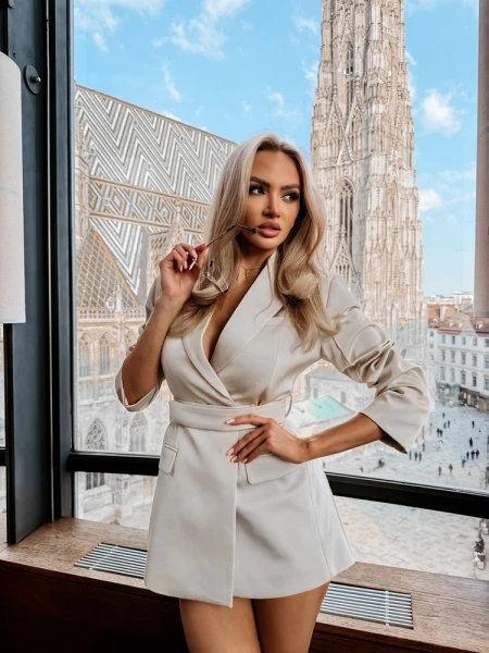 Sukienka OLAVOGA FIXA 2026 beż - maWer Fashion