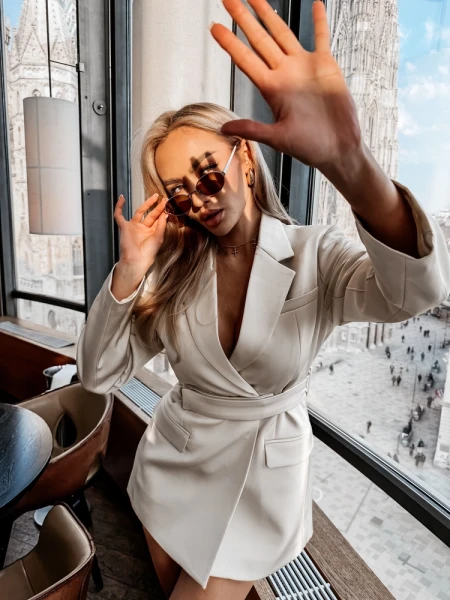 Sukienka OLAVOGA FIXA 2026 beż - maWer Fashion