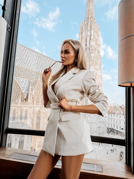 Sukienka OLAVOGA FIXA 2026 beż - maWer Fashion