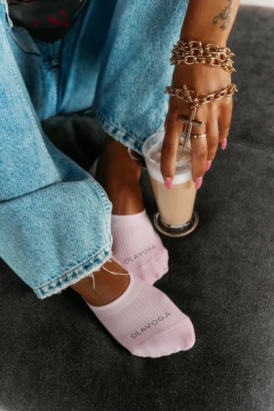 Skarpetki stopki damskie OLAVOGA ARI 2026 róż - maWer Fashion