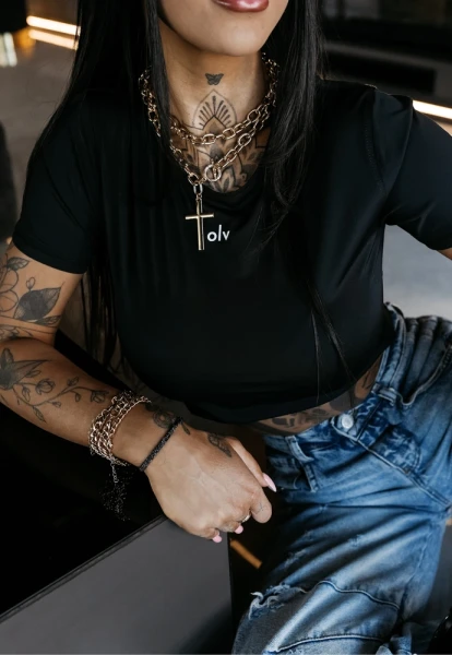 T-shirt damski OLAVOGA BASTU 2026 czarny - maWer Fashion