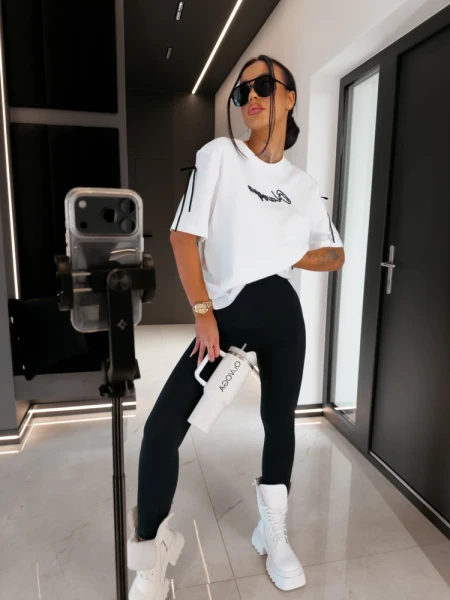 T-shirt damski OLAVOGA AVELYNE 2026 biały - maWer Fashion