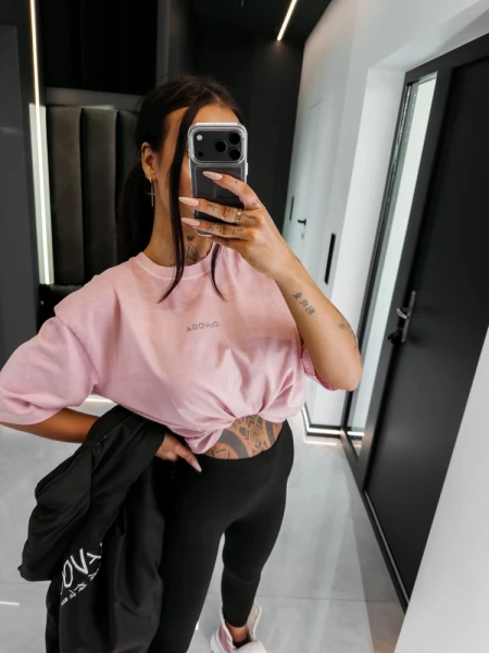 T-shirt damski OLAVOGA ENORAI 2026 róż - maWer Fashion