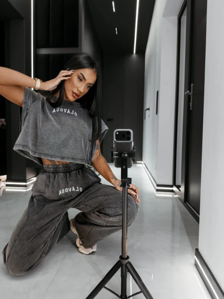 Komplet damski OLAVOGA LENCI 2026 jasny szary - maWer Fashion