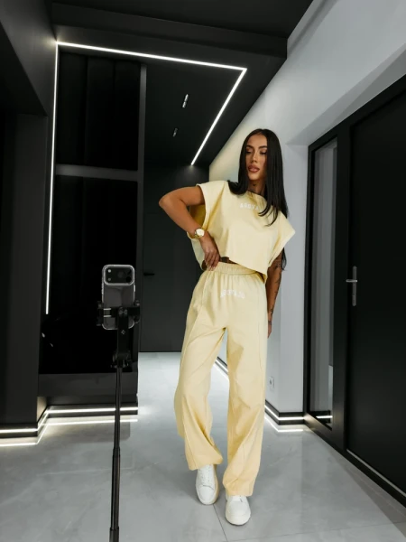 Komplet damski OLAVOGA LENCI 2026 jasny beż - maWer Fashion