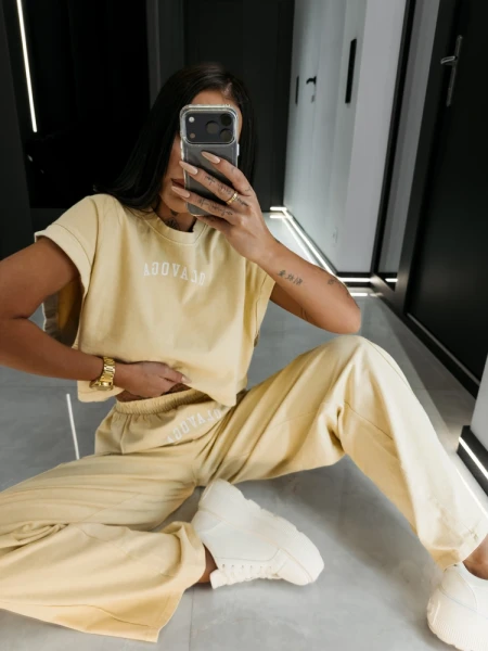 Komplet damski OLAVOGA LENCI 2026 jasny beż - maWer Fashion