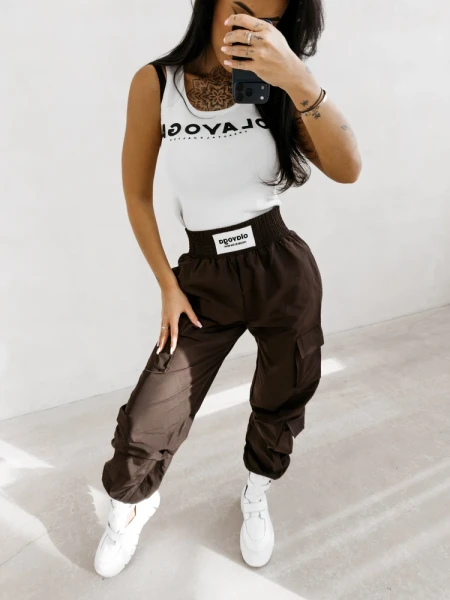 Spodnie damskie OLAVOGA BURNT SIENNA PANTS 2026 brąz - maWer Fashion