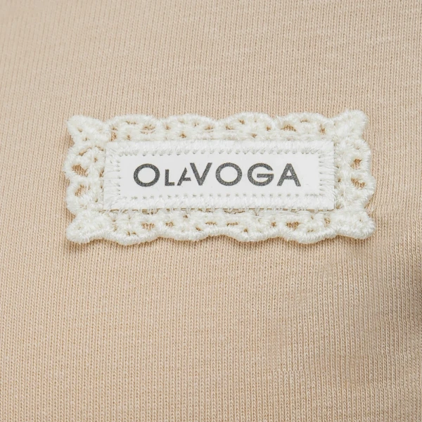 T-shirt damski OLAVOGA ALEXA 2026 beżowy  - maWer Fashion