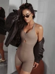 Kombinezon damski OLAVOGA SARELI 2026 latte - maWer Fashion