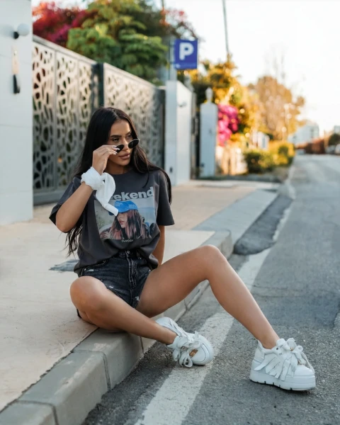 T-shirt damski OLAVOGA FLYKIO 2026 szary - maWer Fashion
