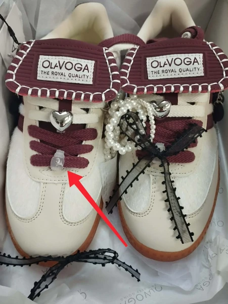 OUTLET Buty damskie sneakersy OLAVOGA ANATY 2026 ecru - wine red - produkt ze skazą