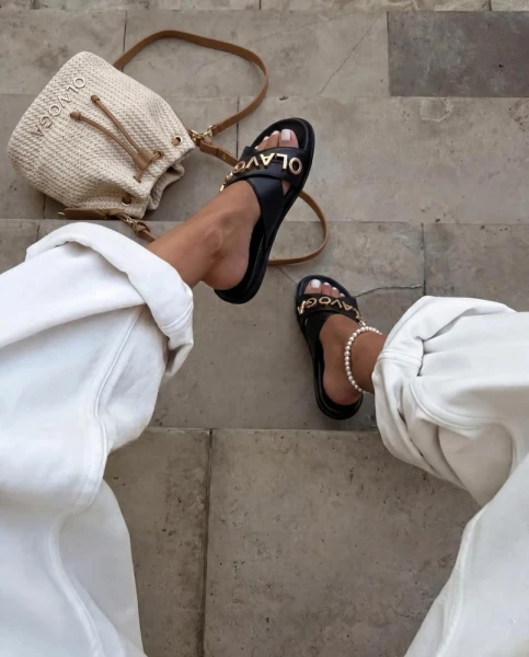 Klapki damskie OLAVOGA TILLY 2026 czarne - maWer Fashion