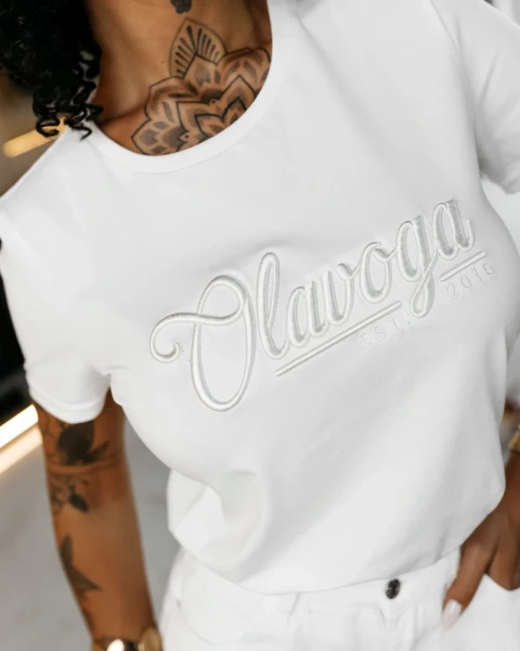 T-shirt damski OLAVOGA AMARA 2026 ecru - maWer Fashion