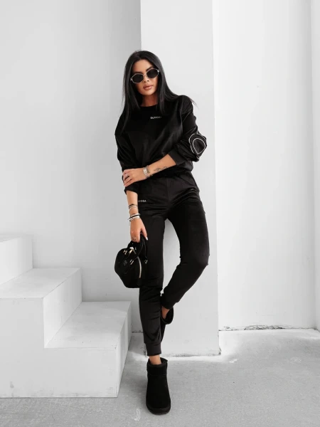 Welurowy komplet damski OLAVOGA VELVET ASH 2025 - czarny - maWer Fashion