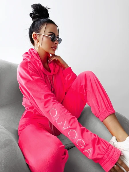 Komplet damski OLAVOGA LAGOS 2025 neon róż - maWer Fashion
