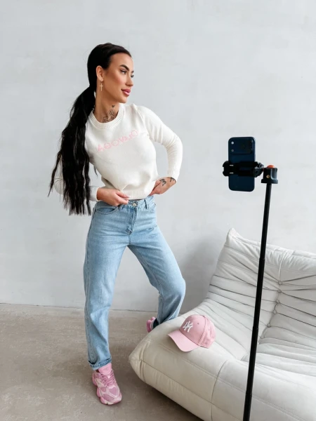 Sweter damski OLAVOGA ZAIO 2026 ecru - maWer Fashion
