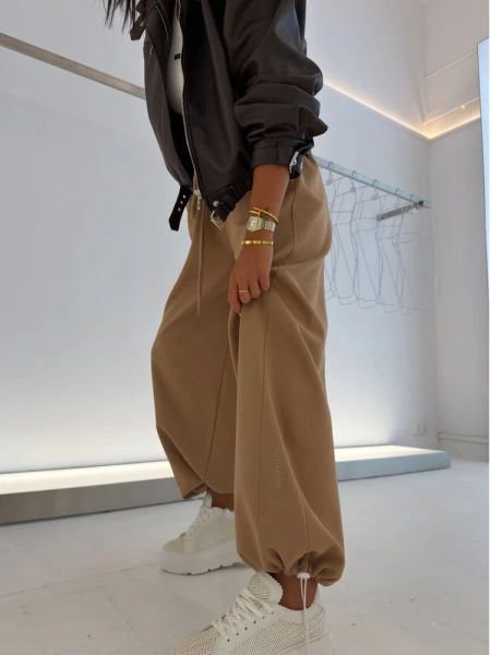 Spodnie damskie OLAVOGA SORENCE 2026 camel - maWer Fashion