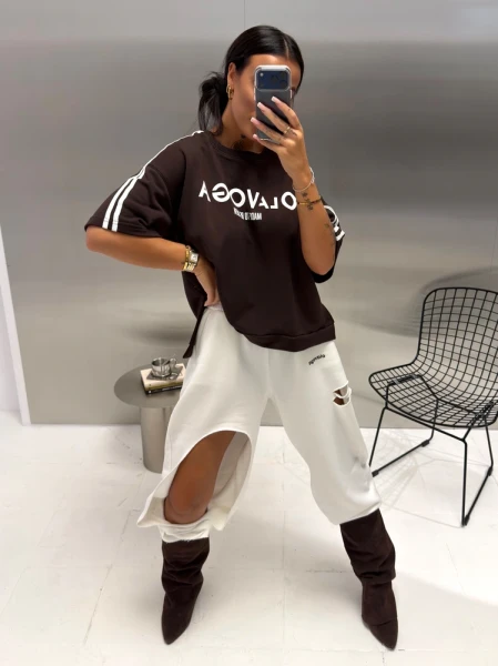 T-shirt damski OLAVOGA KALMA 2026 brąz - maWer Fashion