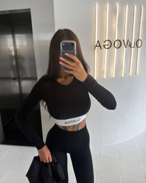 Top damski OLAVOGA HOT 2026 czarny