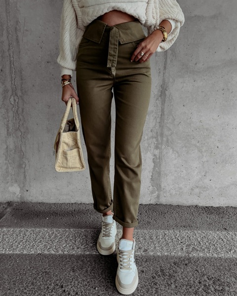 Kolor khaki w stylizacjach – z czym łączyć i jak nosić?